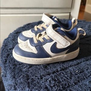 Nike Kids Navy and Cream Sneakers
